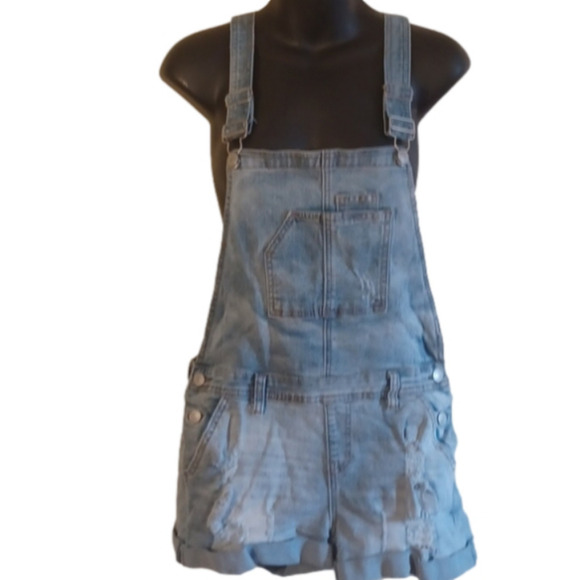 Almost famous Overall jeanshorts.Size 11. Great used condition,  no flaws. - Picture 1 of 12